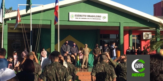 Tiro de Guerra de Medianeira realiza formatura de aniversário e entrega da Boina Verde Oliva