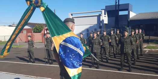 Tiro de Guerra realiza formatura em comemoração Dia da Bandeira