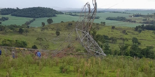 Torre de transmissão de energia cai em Medianeira; Aneel aponta indícios de vandalismo