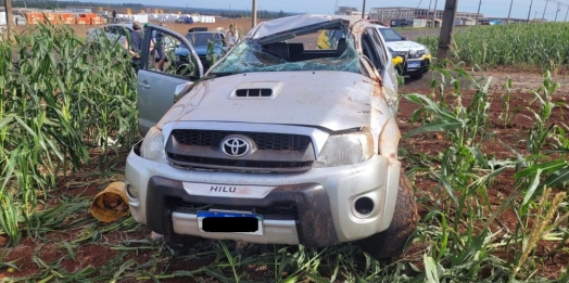 Três pessoas ficam feridas em capotamento na PR 488 em Santa Helena