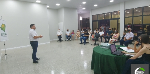 Valcir Teixeira passa cargo de presidente da ACISMI para o vice, Jolmir Raimundi
