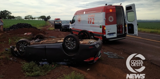 Condutora perde controle de veículo e capota na PR-497