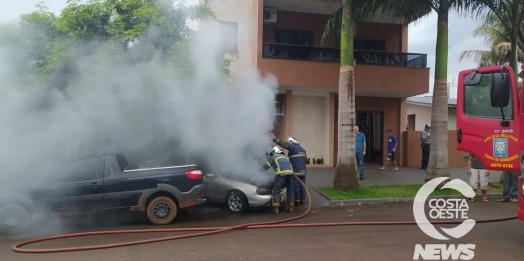 Veículo pega fogo no centro de São Miguel do Iguaçu
