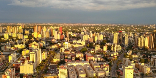 Verão chega nesta segunda-feira com tempo instável, segundo Simepar