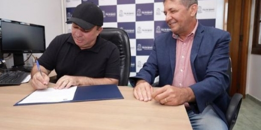 Vice-prefeito consegue liminar para assumir prefeitura durante ausência de Chico