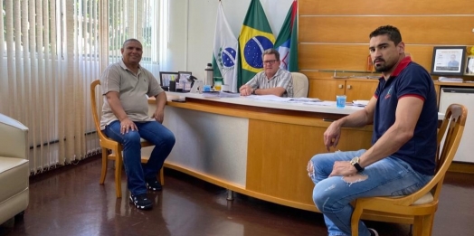 Vice-presidente da Federação Paranaense de Futsal se reúne com representantes do Esporte de Missal