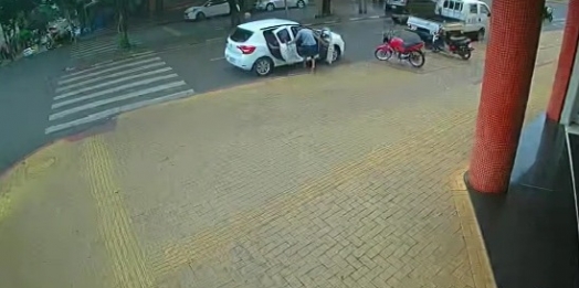 Violência explode em Foz: câmeras flagram assalto truculento