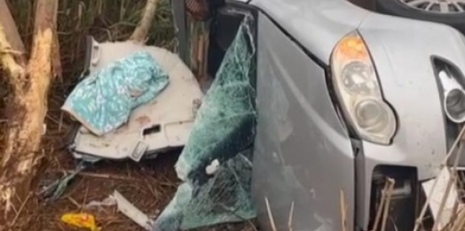 Vítima fica presa às ferragens em capotamento na BR-272 entre Guaíra e Terra Roxa