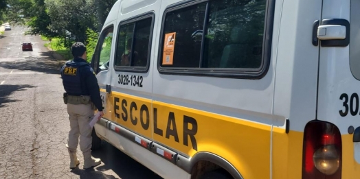 Volta às Aulas 2024: PRF realiza operação de fiscalização a transportes escolares em Foz do Iguaçu (PR) e região