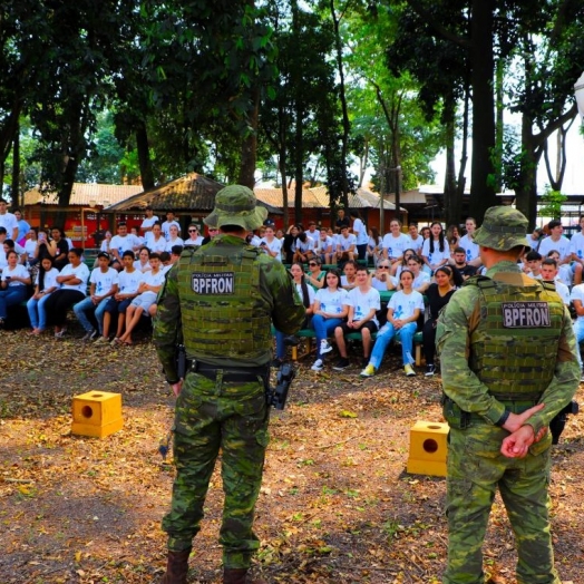 150 jovens da região lindeira têm dia de interação e conhecimento sobre operações policiais