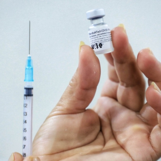 2,5 milhões de pessoas já completaram a imunização contra a Covid-19 no Paraná