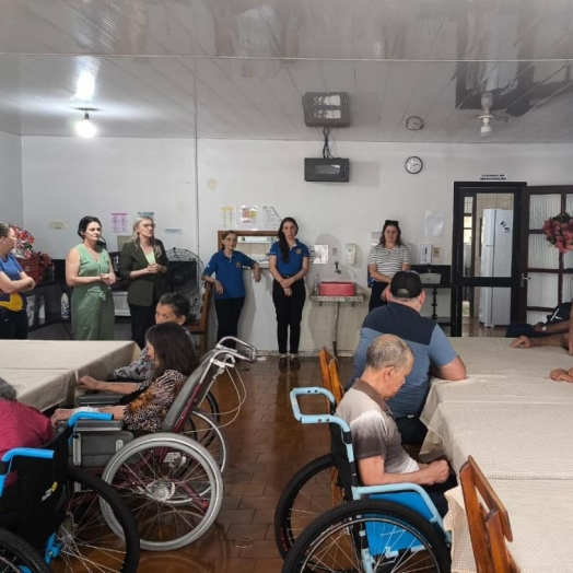 Ação conjunta proporciona tarde especial aos idosos de Santa Helena acolhidos no Lar Belém