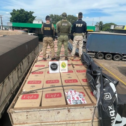 Ação conjunta resulta na apreensão de carga milionária de cigarros contrabandeados em Santa Terezinha de Itaipu (PR)