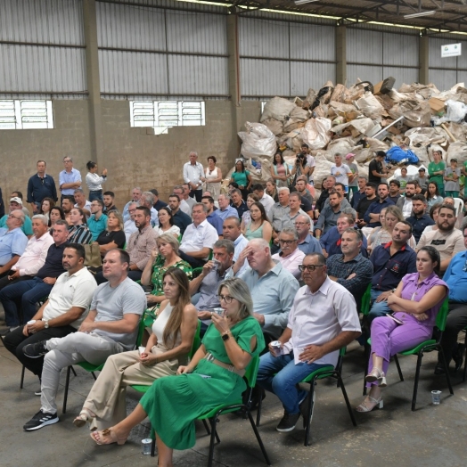 Acaresti recebe a visita de autoridades de 50 municípios paranaenses