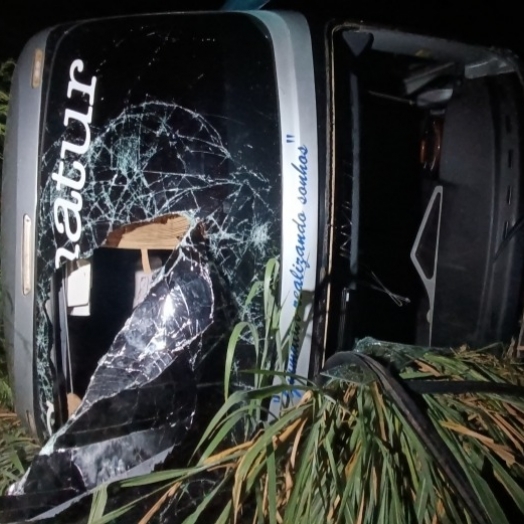 Acidente com ônibus na BR-163 deixou 18 feridos