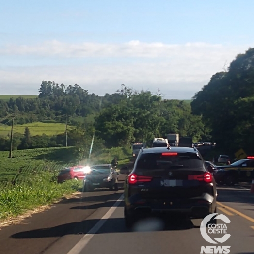 Acidente de trânsito interdita BR 277 em Agrocafeeira