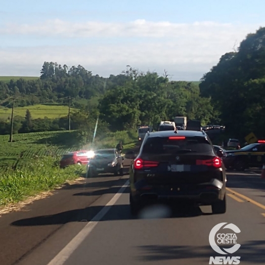 Acidente de trânsito interdita rodovia em Agrocafeeira