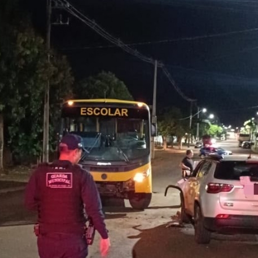 Acidente entre ônibus e Jeep mobiliza Corpo de Bombeiros em São Miguel do Iguaçu