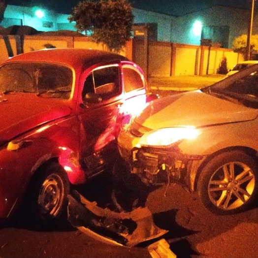 Acidente envolve i30 e Fusca em Santa Helena