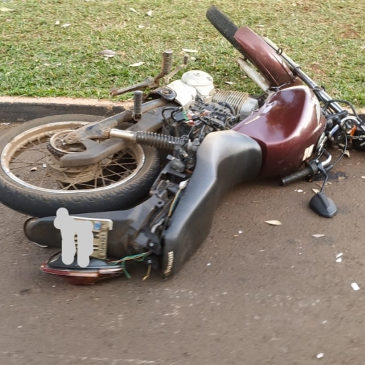 Acidente envolve veículos e motocicleta em Santa Helena
