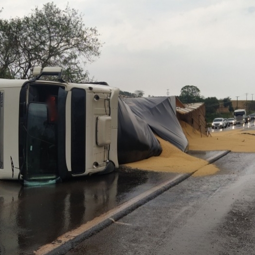 Acidente interdita parcialmente BR-163 entre Mercedes e Marechal Rondon