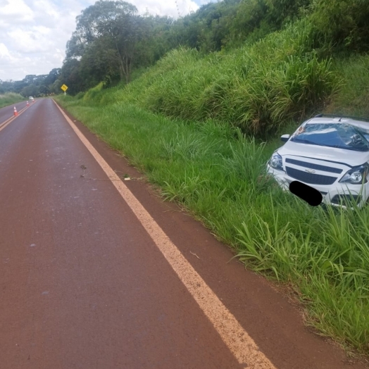 Acidente na PR-180 deixa condutora ferida