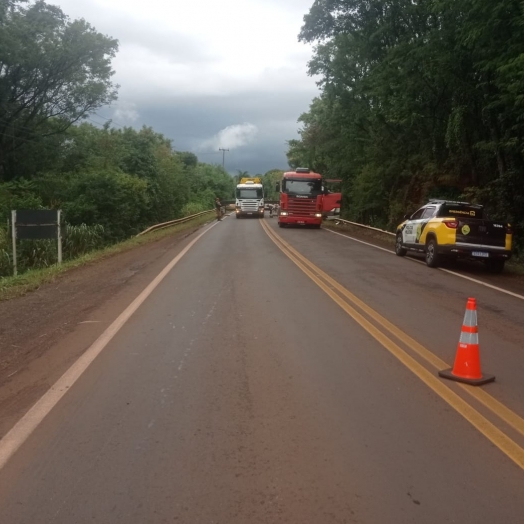 Acidente na PR-495 deixa uma ferida e causa interdição da rodovia