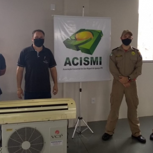 ACISMI faz doação de um ar condicionado ao Corpo de Bombeiros de São Miguel