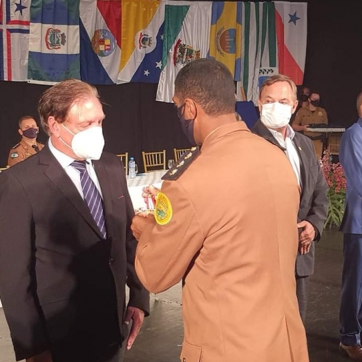 Ademir Bier recebe honraria da Polícia Militar
