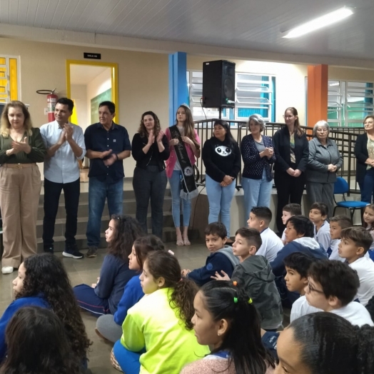 Administração de Medianeira entrega melhorias na Escola Ângelo Darolt