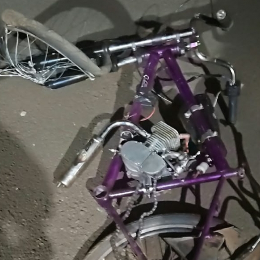Adolescente foge da polícia em bicicleta motorizada e sofre queda durante perseguição em Missal