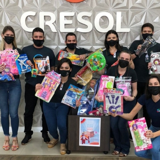 Agência Cresol de São Miguel do Iguaçu entrega brinquedos para ACAF