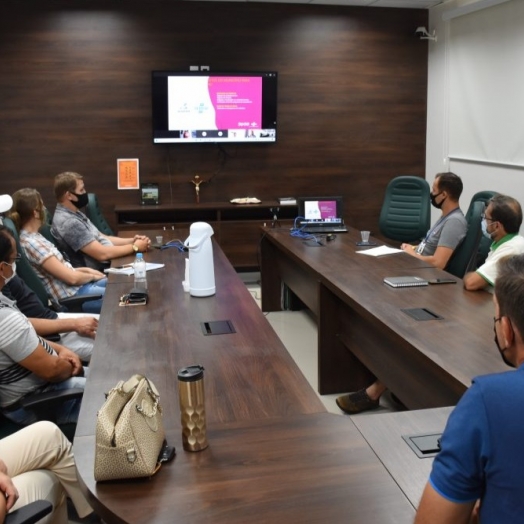 Agricultura reúne agroindústrias para discutir ações visando à conquista do selo SUSAF