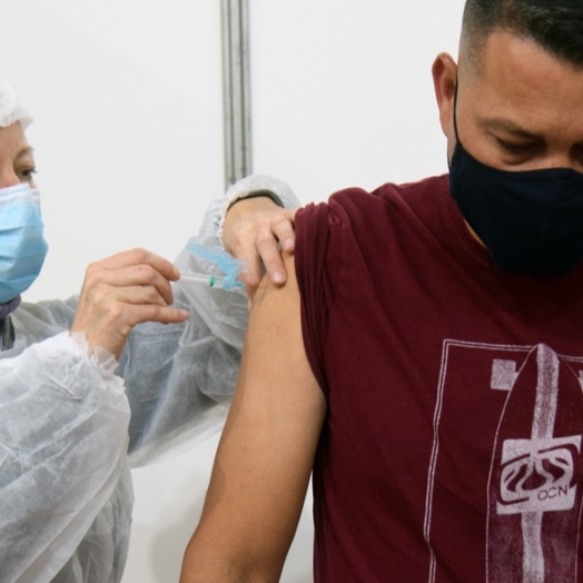 Após início da vacinação na população em geral, Paraná atualiza plano de enfrentamento à Covid-19