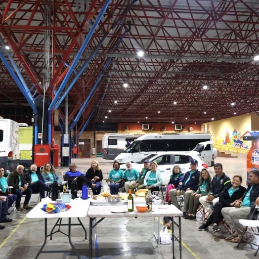 Após levar atrações gratuitas a 100 mil pessoas de 9 cidades paranaenses, caravana com 23 trailers e motorhomes chega a Foz do Iguaçu