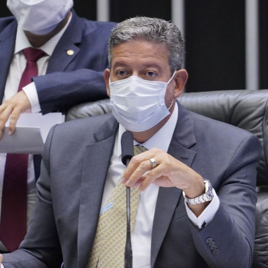 Aprovado texto-base de projeto que permite empresas comprarem vacinas
