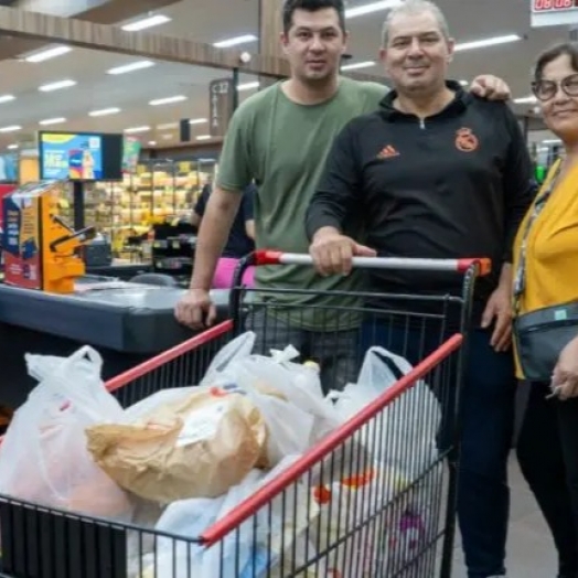 Argentinos cruzam a fronteira para comprar em Foz do Iguaçu