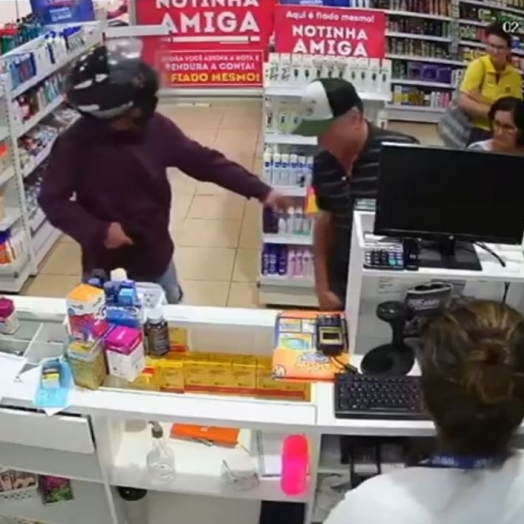 Assalto em farmácia na área central de São Miguel do Iguaçu é registrado por câmeras de vigilância