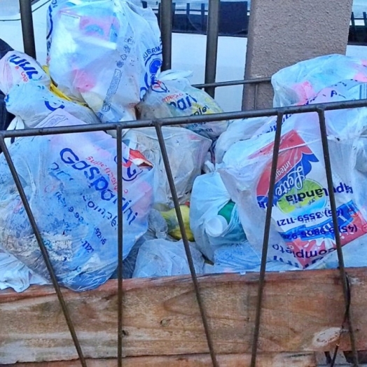 Itaipulândia: ASSOREMI alerta moradores para a separação correta do lixo