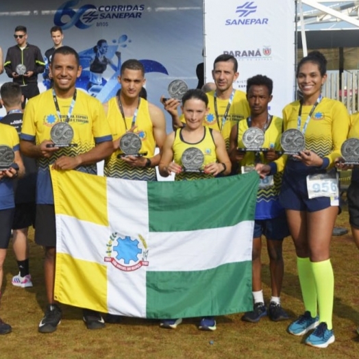 Atletas de São Miguel do Iguaçu conquistam medalhas no karatê, corrida de rua e badminton