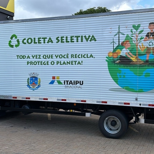 Através de convênio com Itaipu departamento de coleta e reciclagem de Santa Helena receberá dois novos caminhões