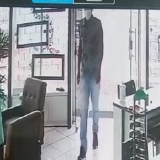 Bandidos assaltam relojoaria no centro de Itaipulândia