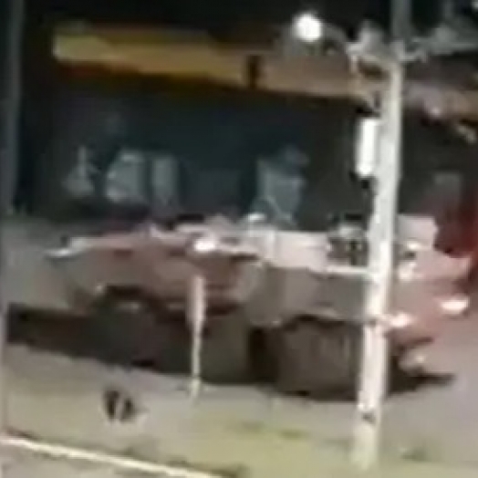 Bandidos causam terror em Guarapuava e assustam moradores com tiros e carros incendiados; vídeo