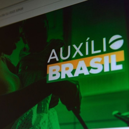 Beneficiários do Auxílio Brasil com NIS final 4 recebem nesta quarta