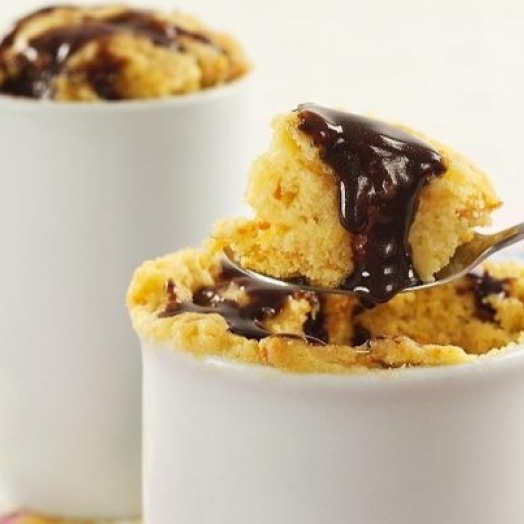 Bolo de cenoura na caneca