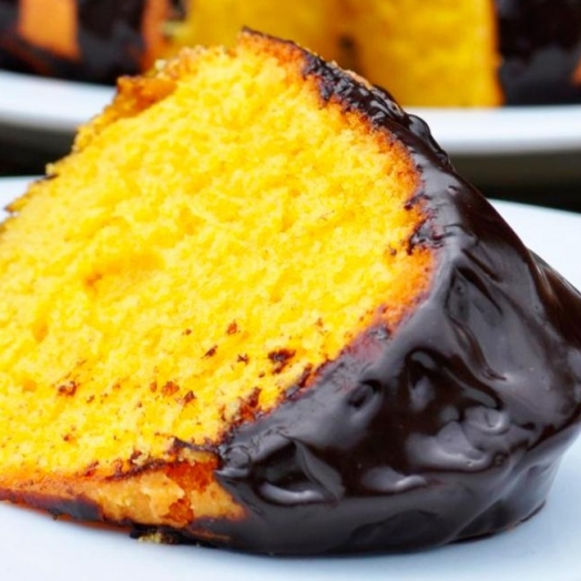 Bolo de cenoura que não embatuma