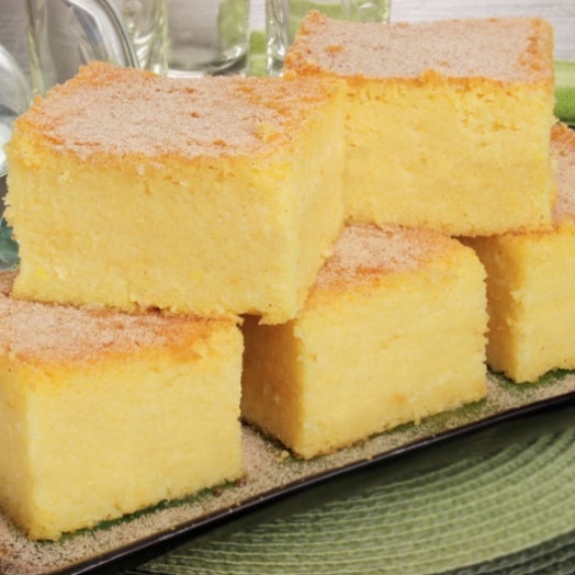 Bolo de fubá cremoso