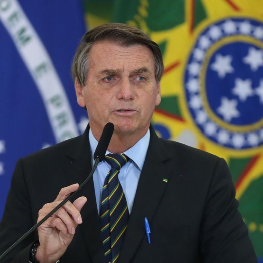 Bolsonaro assina decreto que cria Comitê de combate à pandemia