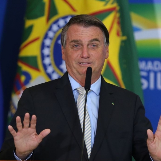 Bolsonaro pede para caminhoneiros liberarem as estradas, mas paralisação continua