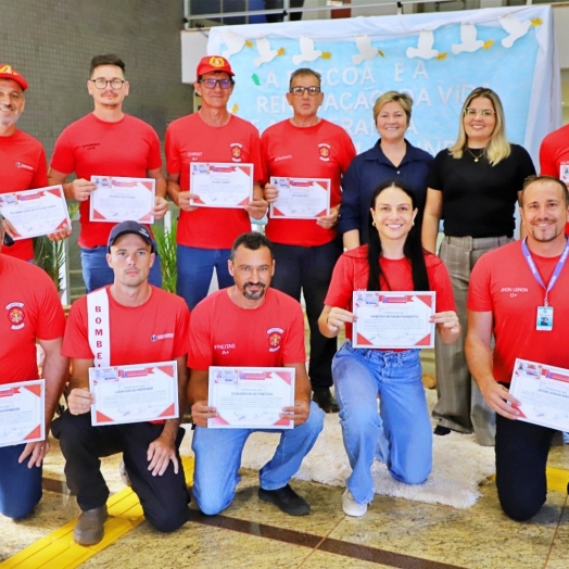 Bombeiros Civis de Itaipulândia recebem certificados de capacitação